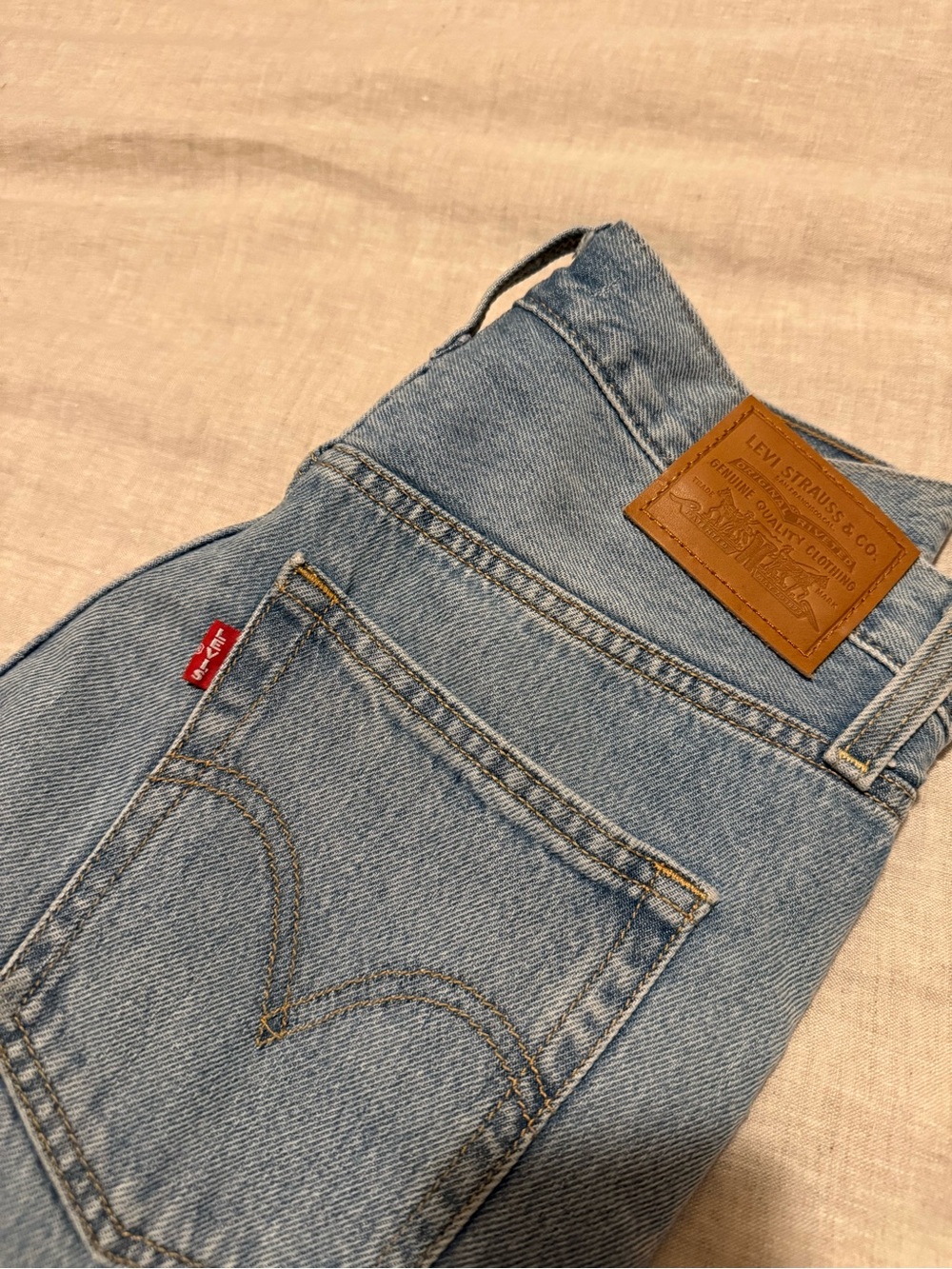 Levi's Light Blue Ribcage Wide Leg High-Rise Jeans - Picture 2 of 6